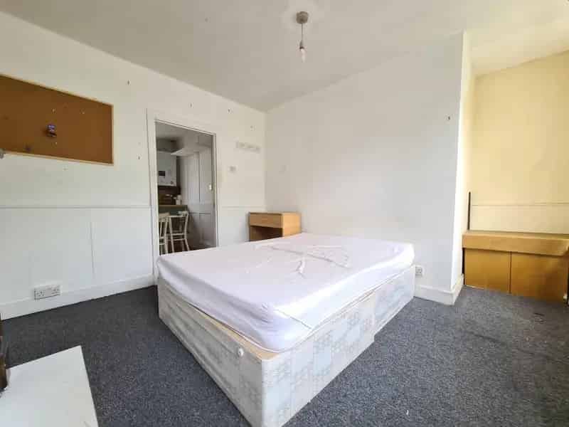 2 Bedroom Flat Near Bethnal Green Station