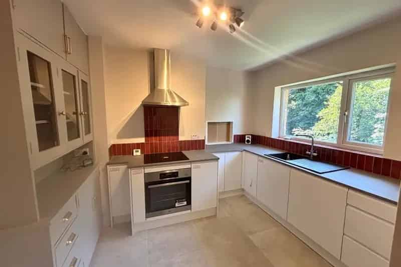 Spacious 3-Bed Aigburth Apartment with Balcony and Garden Access