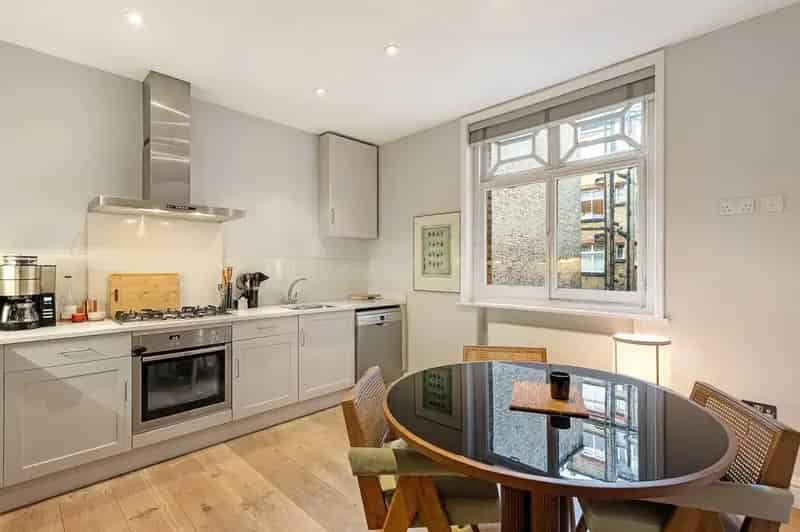 3 Bedroom Flat for Sale in Kensington W8