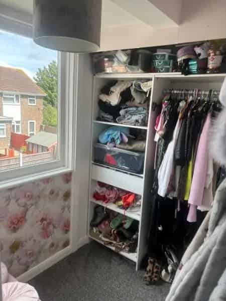 2 Bed Terraced House Near Shops and Buses