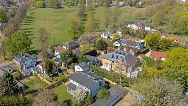 5 Bedroom Detached House with Lodge and Garden Richmond