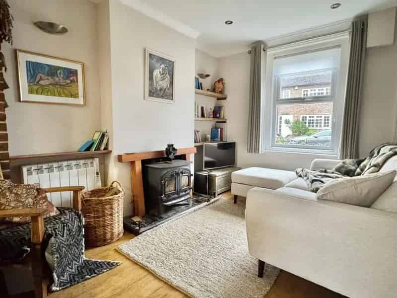 2 bedroom Mid Terrace House for sale, Newington, Kent, CT18