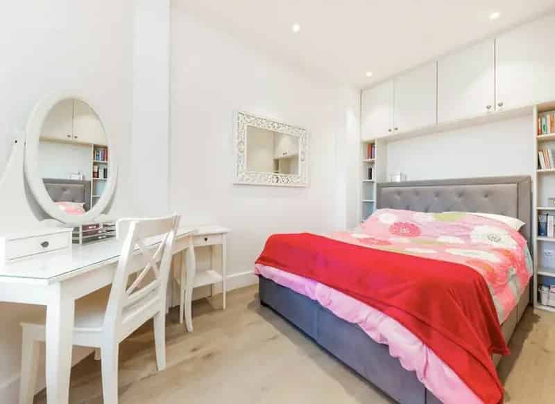 Refurbished 1-Bedroom Flat with Balcony 6th Floor Lift Access