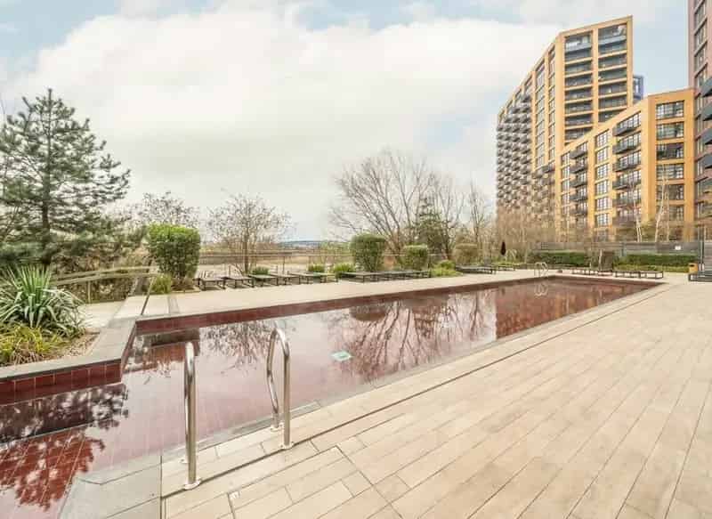 London City Island Studio Apartment - Private Space & Concierge