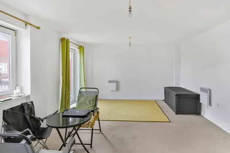 2 Bedroom Flat near Poole Quay  Sea Views Parking
