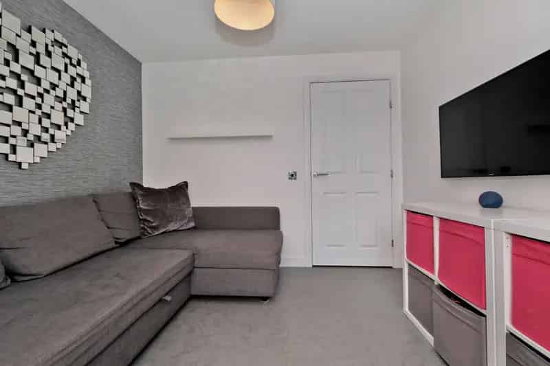 Stunning 4-Bedroom Detached House in Den of Pitfodels
