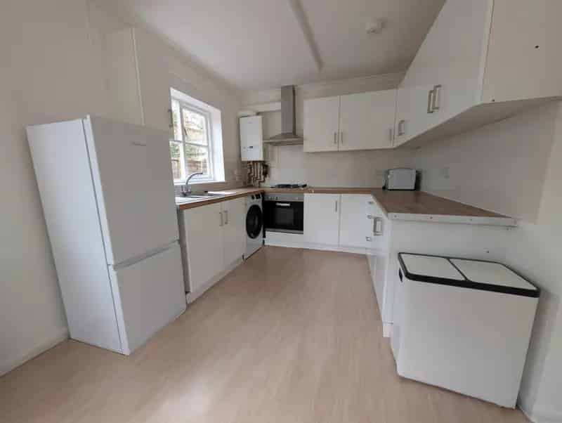 2 Bedroom Detached Bungalow Near Bedford Town Centre