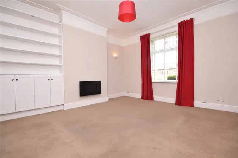 3 Bed End Terrace House in WF1 - Furnished