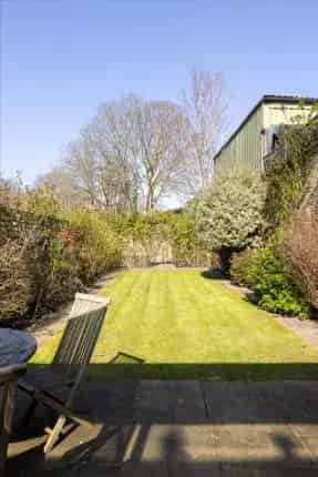 Semi-Detached House for Sale in London N7
