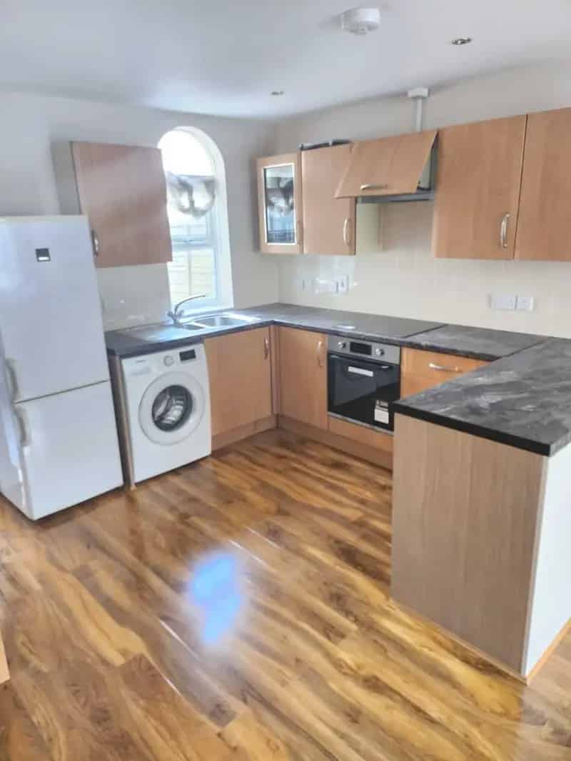2 Bedroom End of Terrace House to Rent