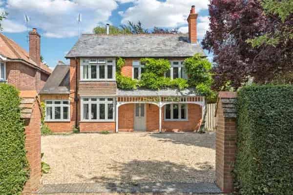 Edwardian Family Home  6 Bedrooms 2 Bathrooms Large Garden
