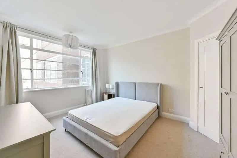 2 Bed Flat for Sale near Balham Station