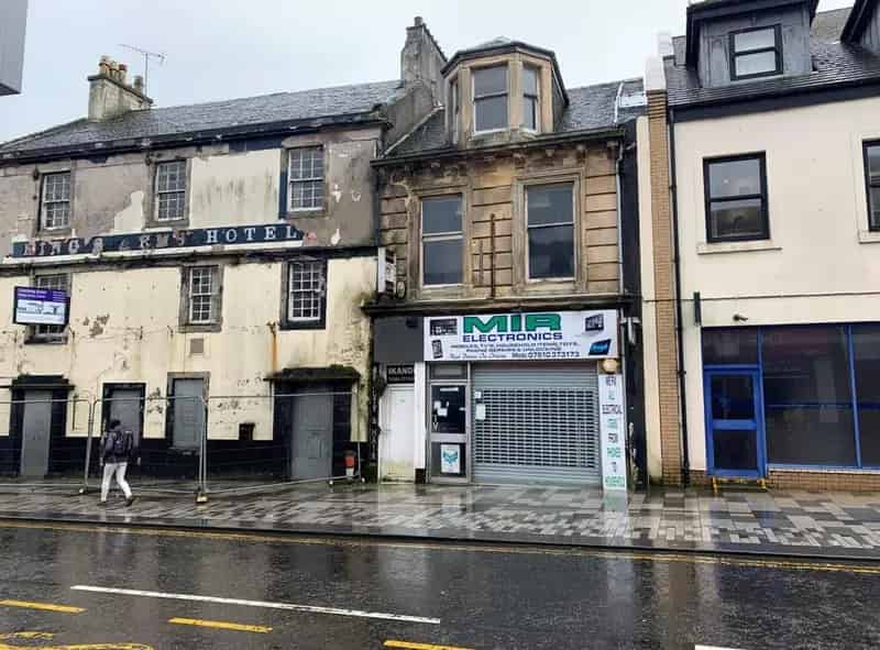 Mid Terrace Building with Retail and Salon Space