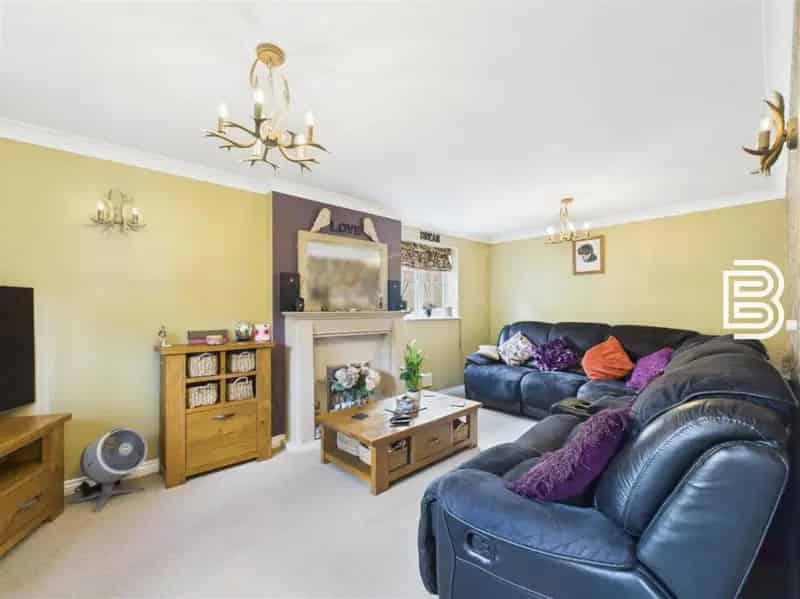 3 Bed Detached House for Sale in Coton Park Rugby