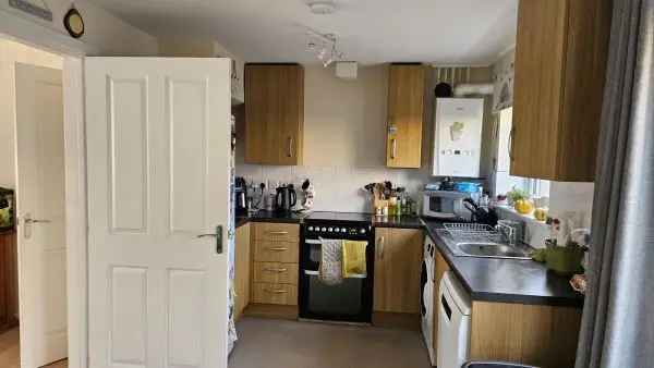 2 Double Bed New Build House Near Shops and Schools