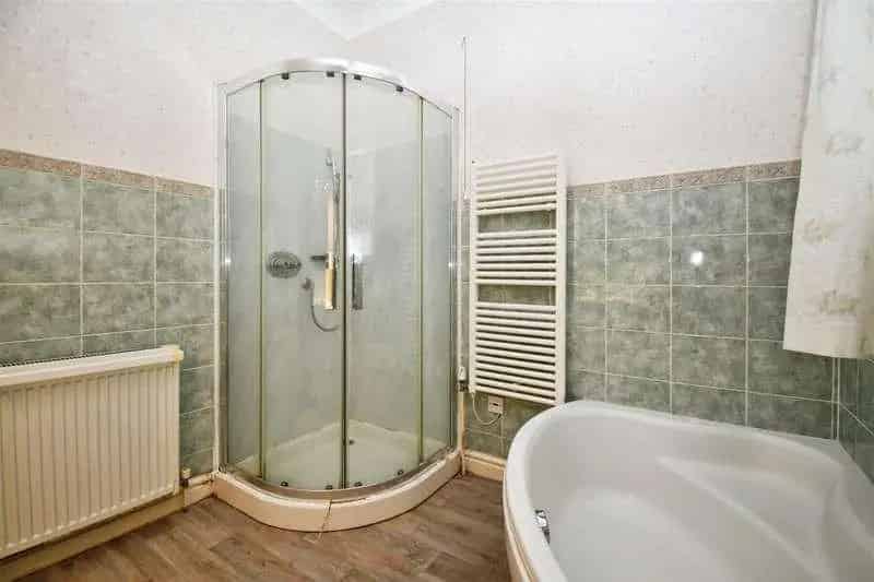 2 Bed Detached Bungalow for Sale - Spacious Home with Loft Rooms