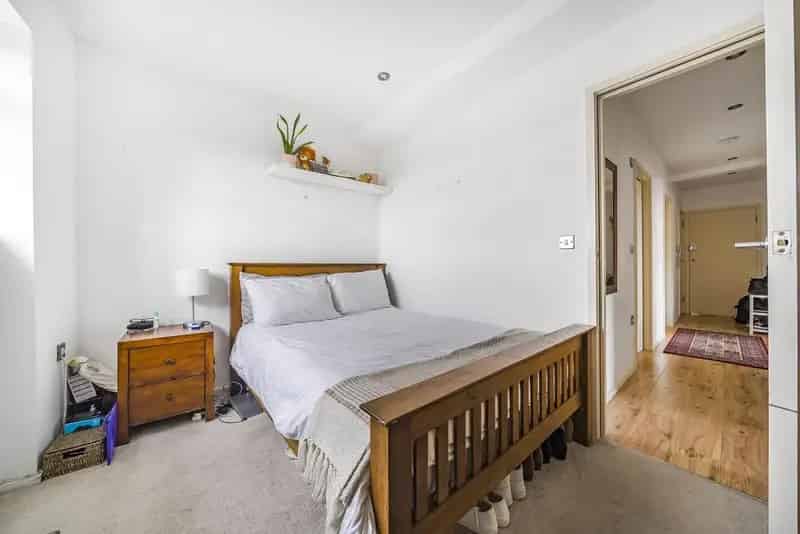 Spacious Two Double Bedroom Apartment No Onward Chain