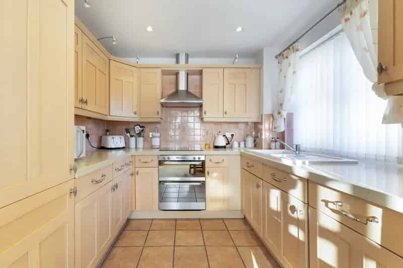 2 Bedroom Apartment for Sale in Epsom