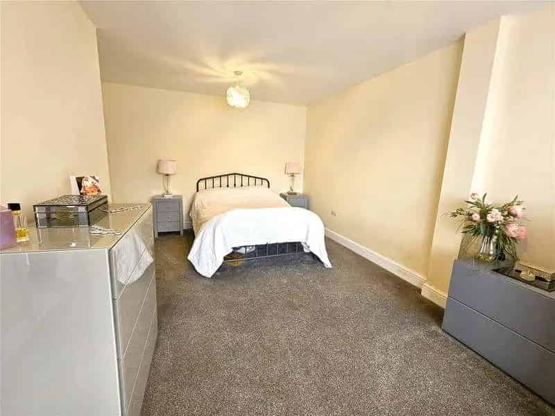4 Bed Detached Chalet Bungalow For Sale