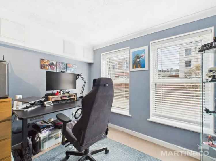 1 Bedroom Flat for Sale Victoria Drive