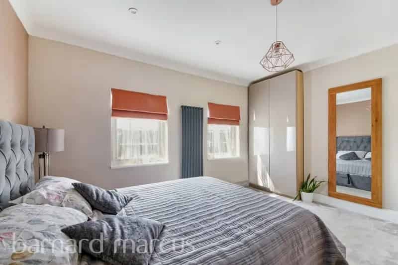 3 Double Bedroom House Coulsdon CR3 5NG Spacious Family Home