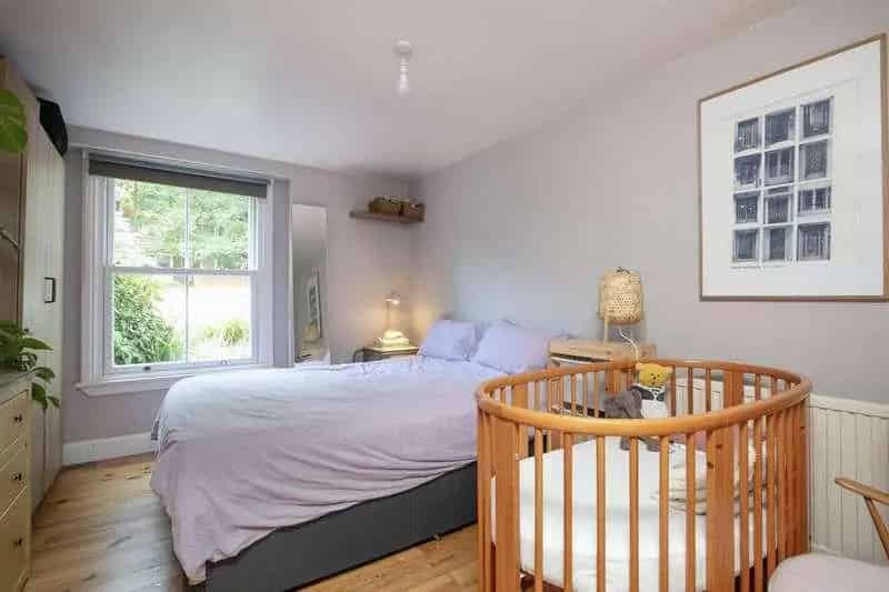 2 Bed Flat for Sale Near Queens Road Station