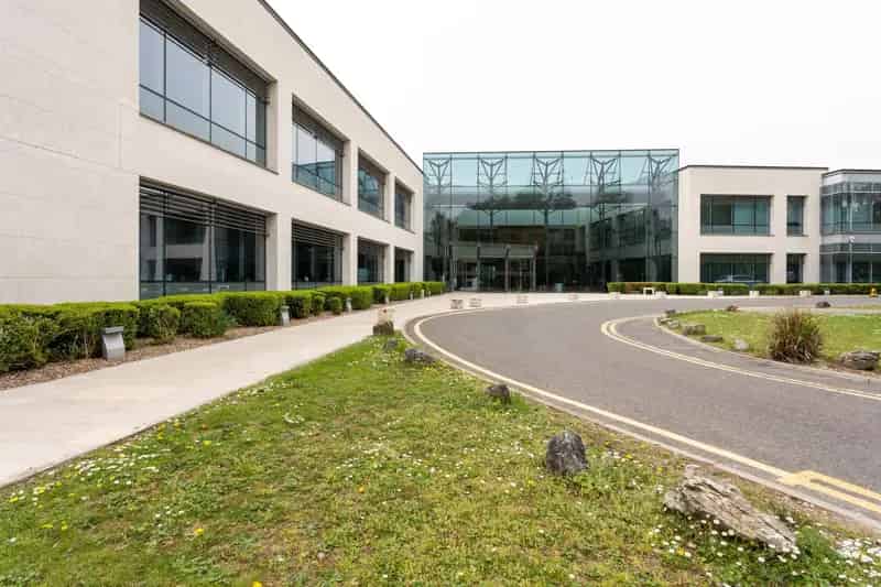 Surrey Business Center near Heathrow: Offices, Coworking & Meeting Rooms
