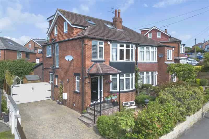 Four Bedroom Semi-Detached Home Extended Stylish Family Living