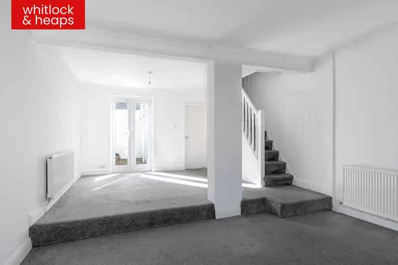 2 Bedroom Terraced House Near Brighton Station