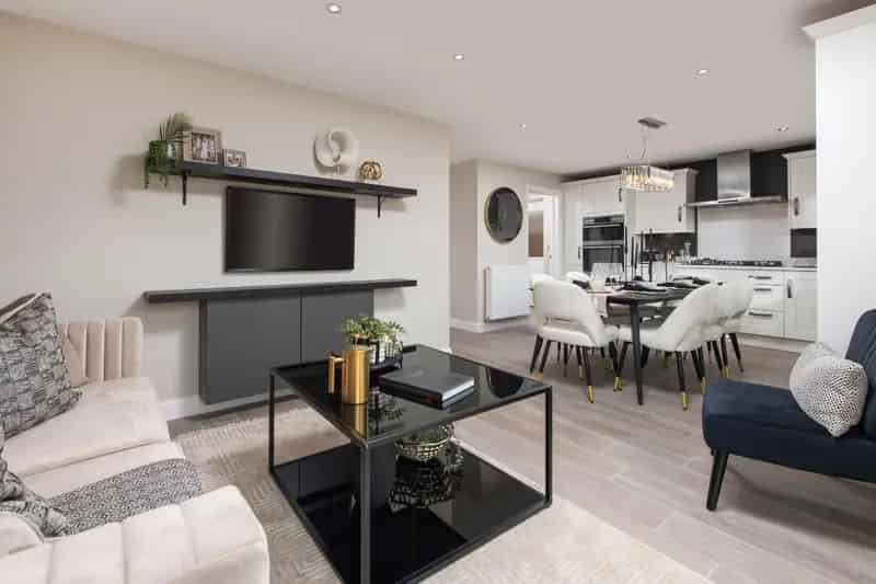 4 bed house for sale