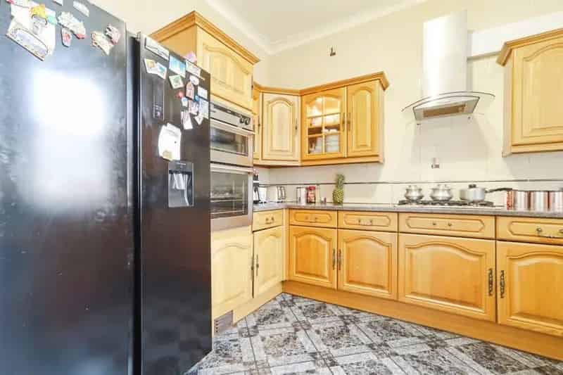 8 Bedroom House Harehills 3 Bathrooms 2 Reception Rooms Self Contained Annexe