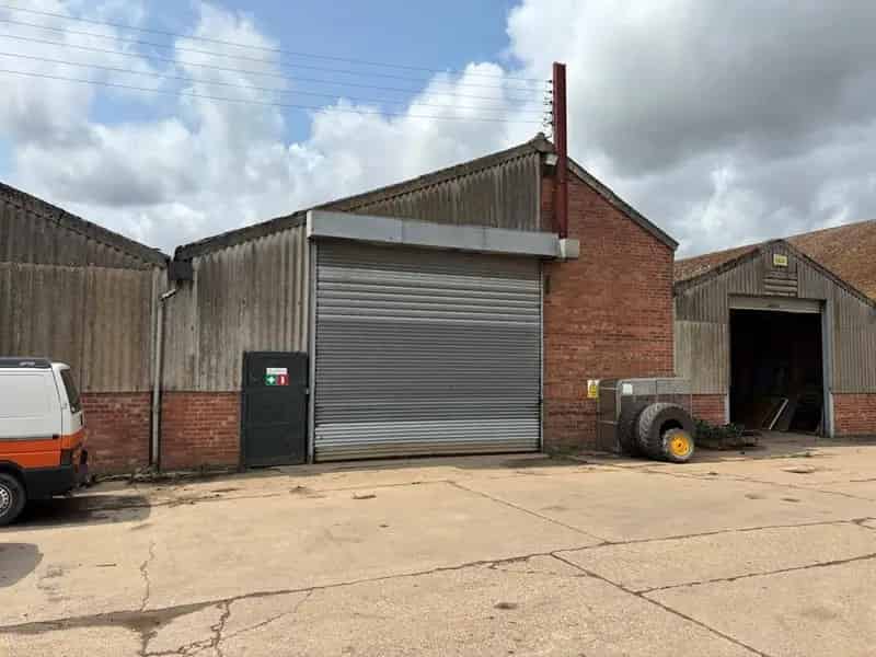 Warehouse Unit For Lease 1871 sq ft