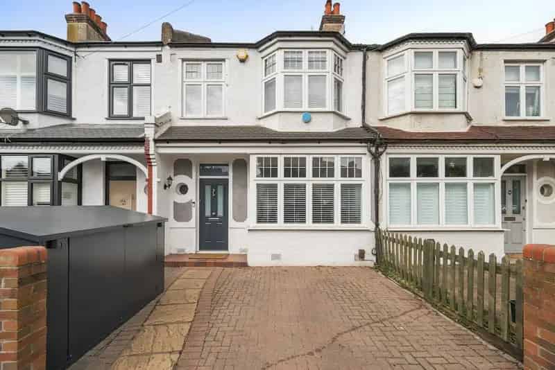 Four Bedroom Family Home near Raynes Park