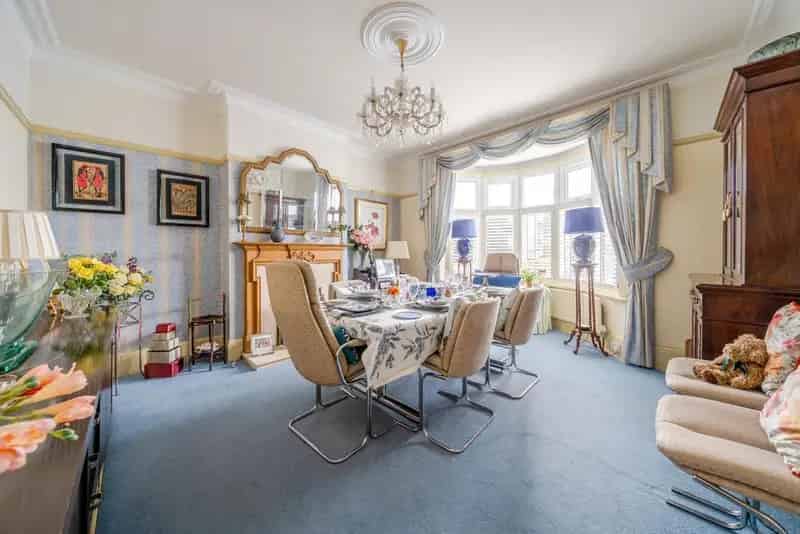 Five Bedroom Family Home Near South Norwood Lake