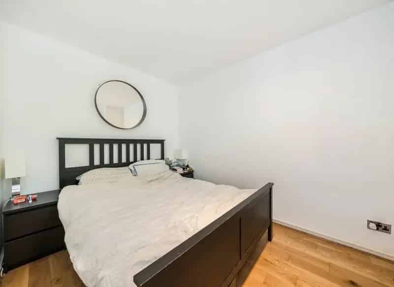 One Bedroom Flat in Sherborne Court High Street Kensington