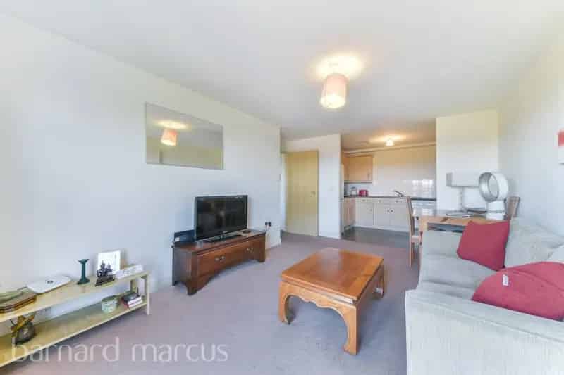 Flat For Rent , Bounds Green Road, London, England
