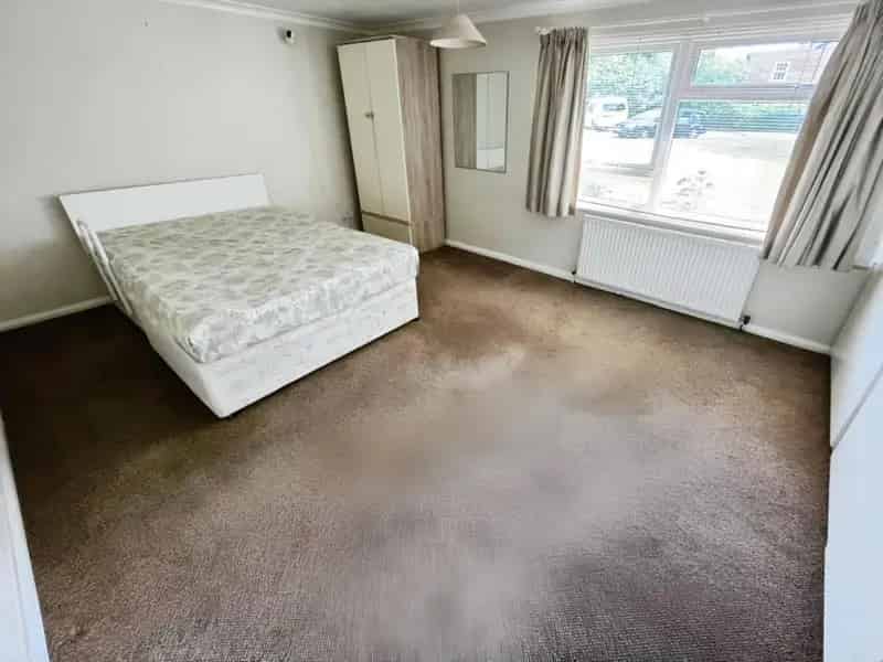 3 Bed Flat Sutton Coldfield Near Sutton Park - Garage - 937 Year Lease