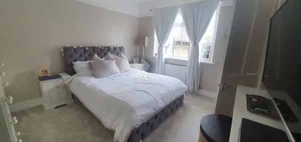 2 Double Bedroom Terraced House Near Local Amenities