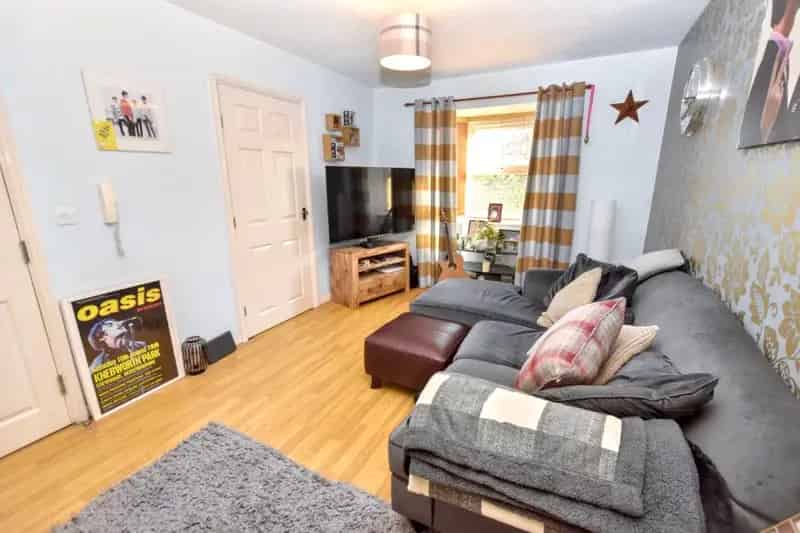 Spacious Ground Floor Apartment - Ready to Move In