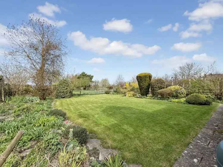 4 Bedroom Detached House for Sale in Upton Scudamore