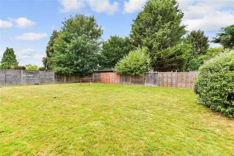 2 bed flat for sale