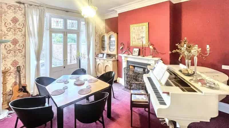 5 Bedroom Semi-Detached House Moseley