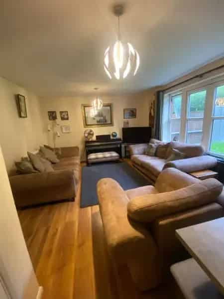 2 Bed House with Garden and Parking on Enclosed Road
