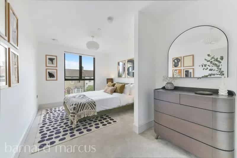 Flat For Sale , Long Wall, London, England