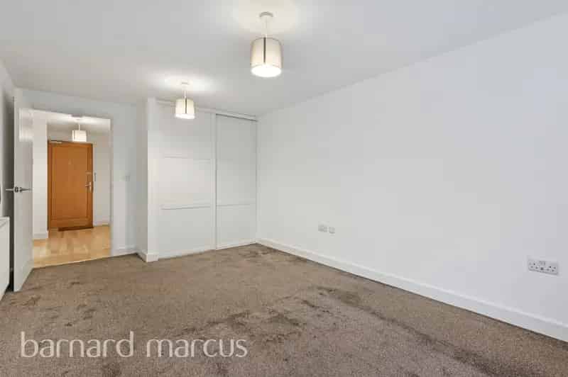 Modern Ground Floor Apartment Near Hanwell Town Centre