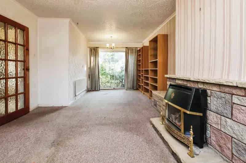 3-Bedroom Mid-Terraced House - Needs Modernisation