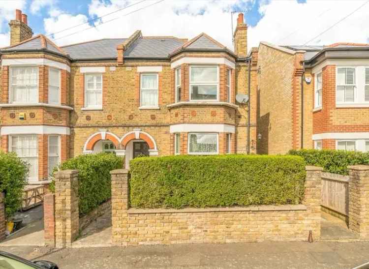 Two Double Bedroom Victorian Conversion Ground Floor Flat No Onward Chain