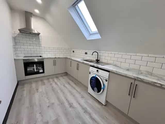 Modern Single Room Chatham Ensuite Kitchenette Bills Included