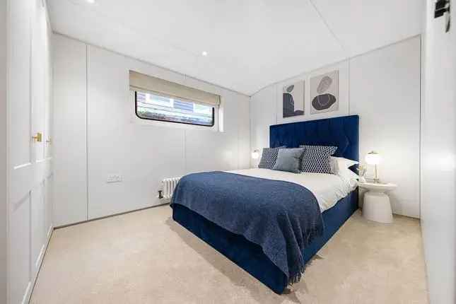 Luxury Houseboat Chelsea Harbour 2 Bed Short Let