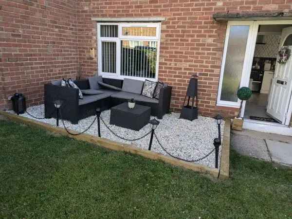 Large 2 Bed House Freshly Decorated Two Gardens